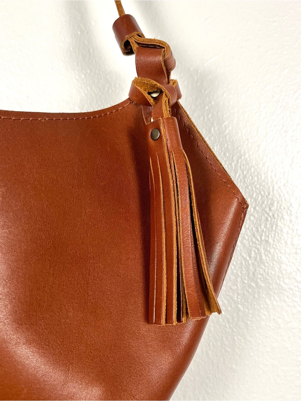 Portland Leather Goods Kangaroo Small Shoulder Bag in Chestnut Brown w/Tassel - Picture 3 of 7